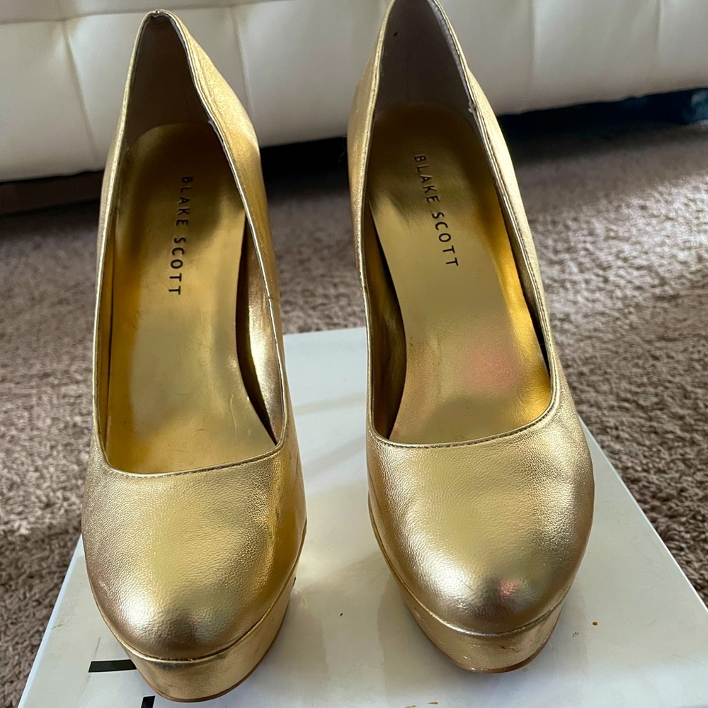 Blake Scott gold heels size 8.5M